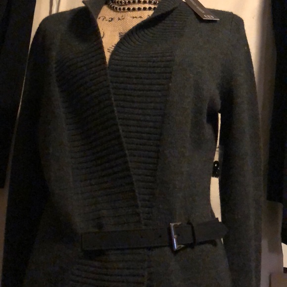 Grey Merino Wool Sweater with a tab and buckle - Picture 4 of 7